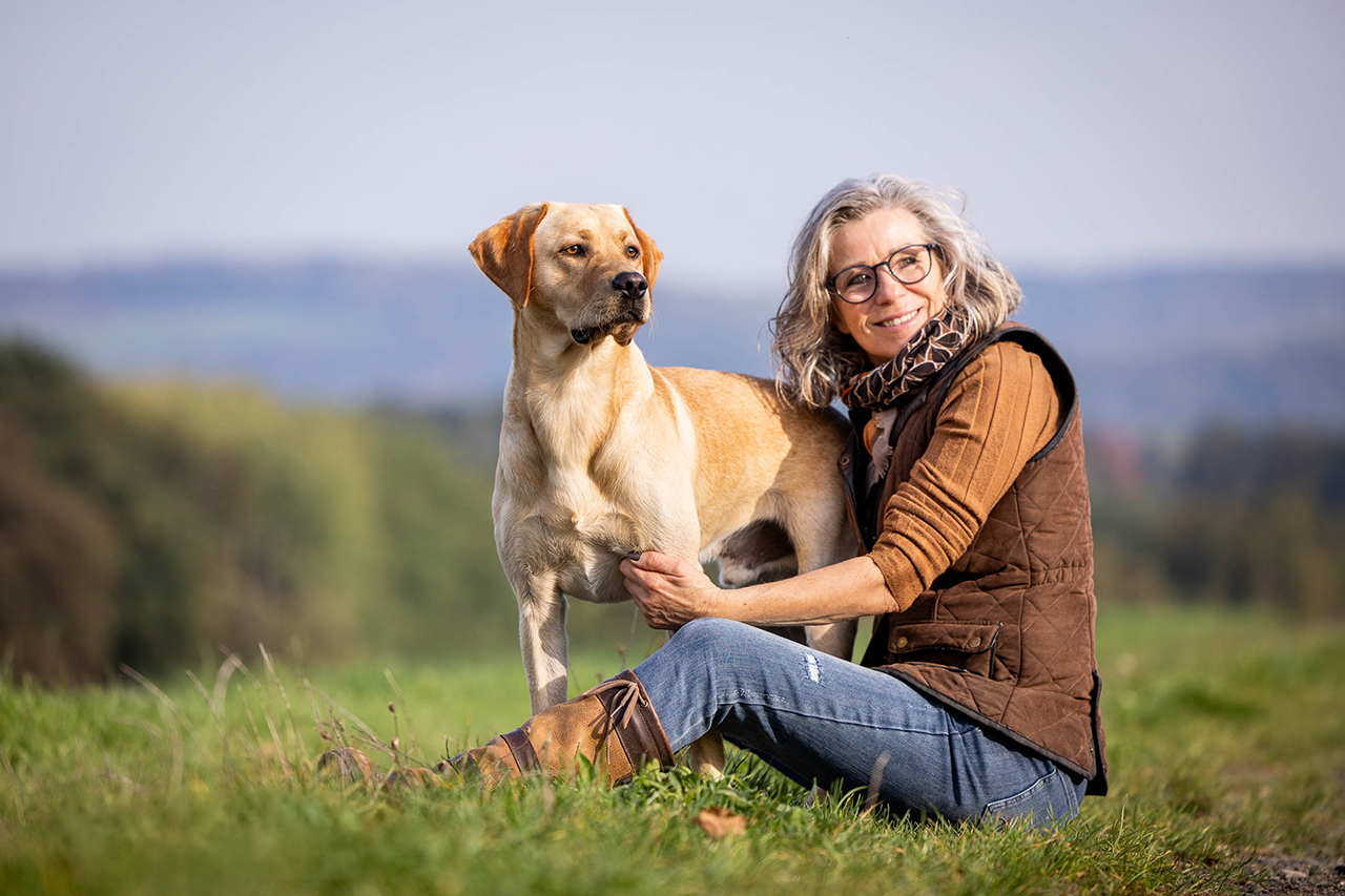 Labrador mit Frau